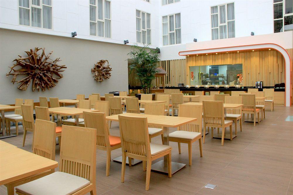 Harris Hotel Raya Кута Экстерьер фото